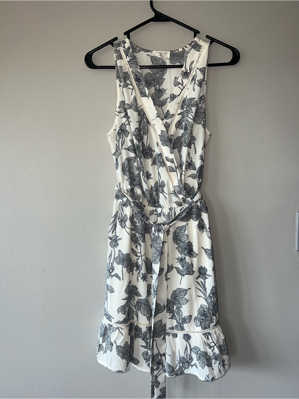 Classy White Blossom Floral Wrap Dress